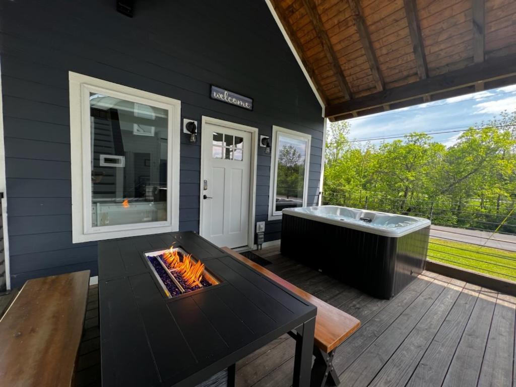 Modern Smoky Mountain Tiny House Lejlighed Pigeon Forge Eksteriør billede