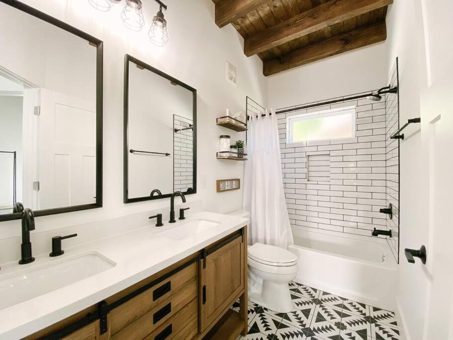 Modern Smoky Mountain Tiny House Lejlighed Pigeon Forge Eksteriør billede